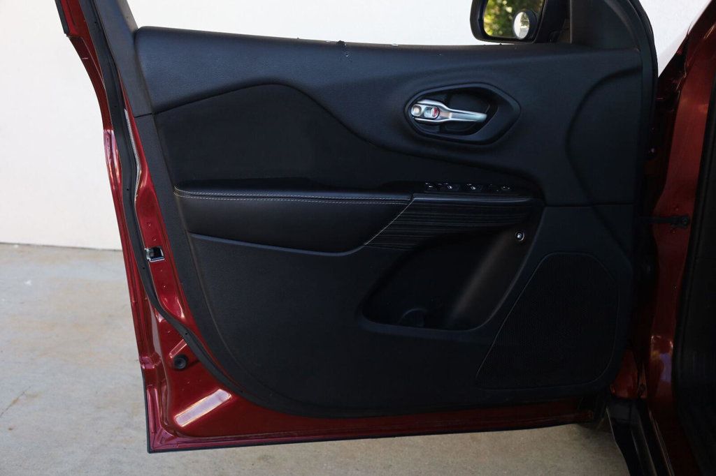 Jeep Cherokee photo 15