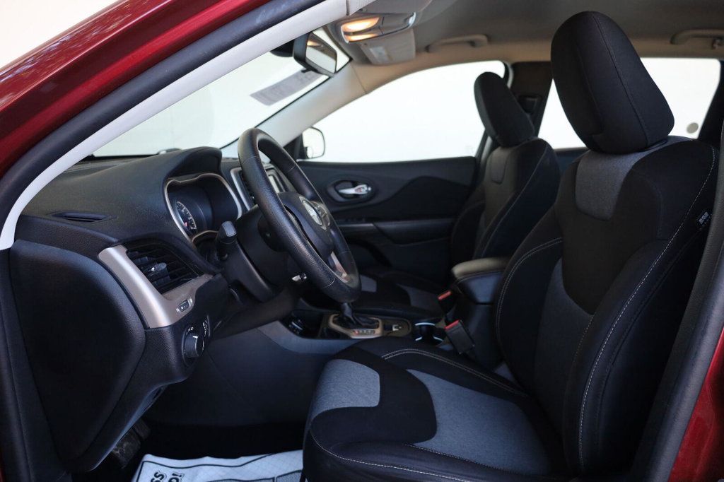 Jeep Cherokee photo 17