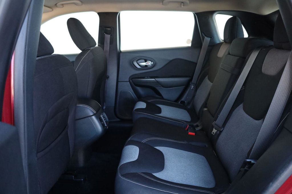Jeep Cherokee photo 20