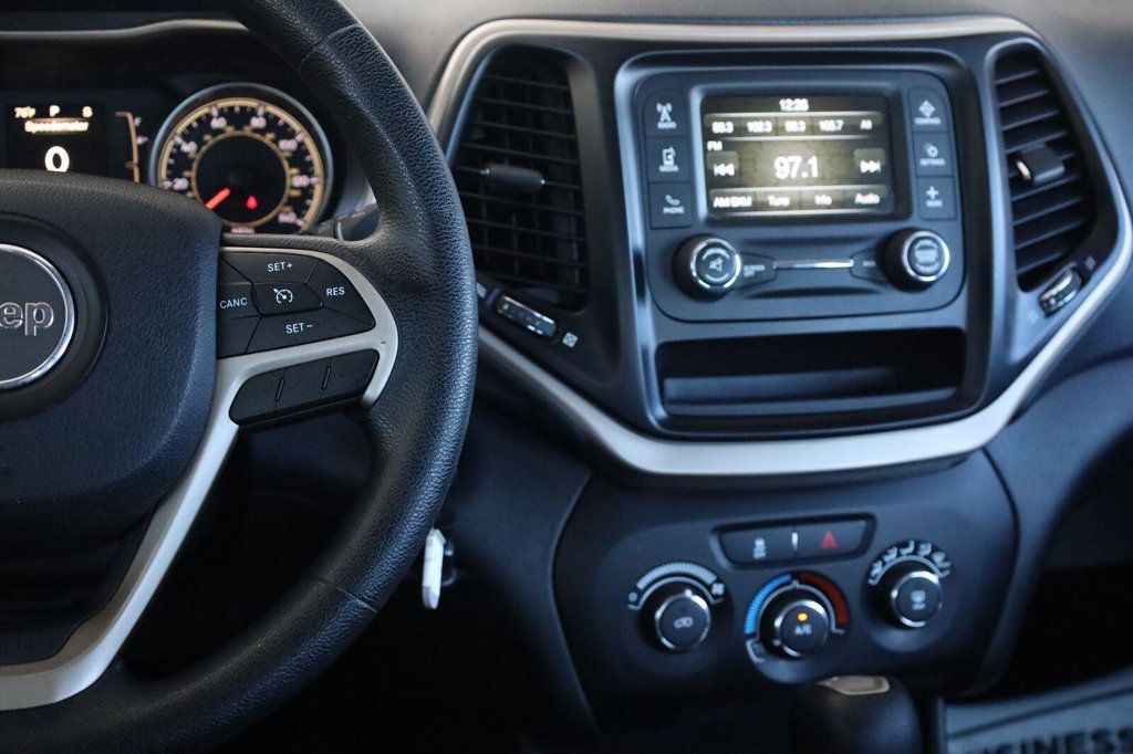 Jeep Cherokee photo 32