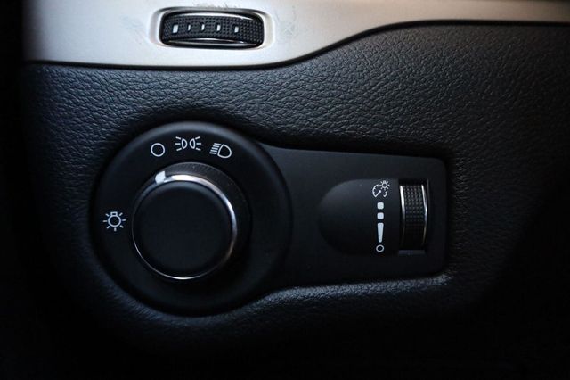 2014 Jeep Cherokee Sport - 23095864 - 32