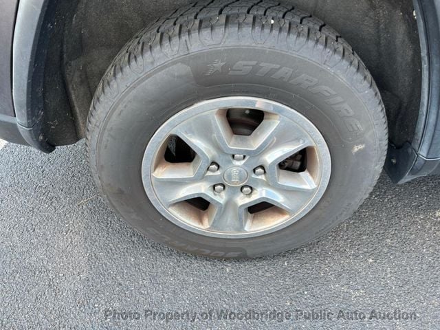 2014 Jeep Grand Cherokee 4WD 4dr Laredo - 23015968 - 27