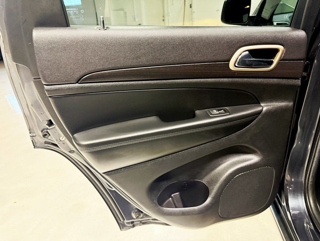 2014 Jeep Grand Cherokee 4WD 4dr Laredo - 22929468 - 27