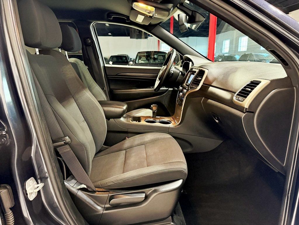 2014 Jeep Grand Cherokee 4WD 4dr Laredo - 22929468 - 32