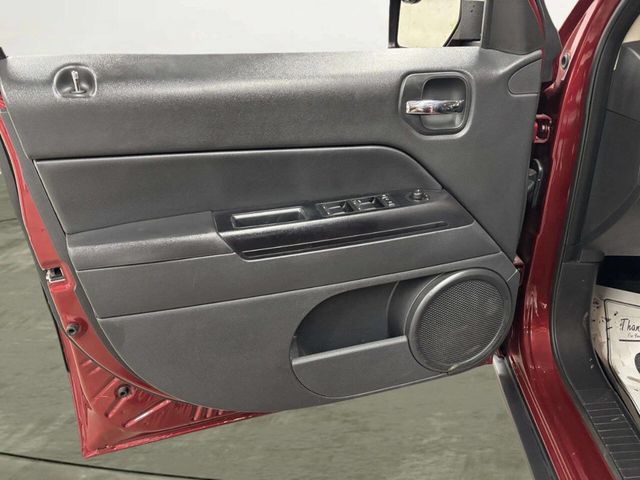 2014 Jeep Patriot FWD 4dr High Altitude - 22954415 - 9