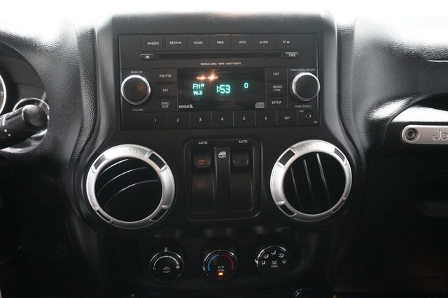 2014 Jeep Wrangler 4WD 2dr Sahara - 22946973 - 17