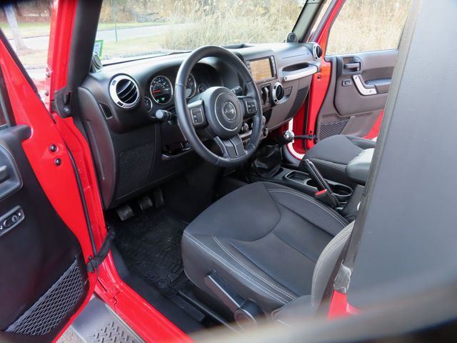 2014 Jeep Wrangler 4WD 2dr Sahara - 22996275 - 16