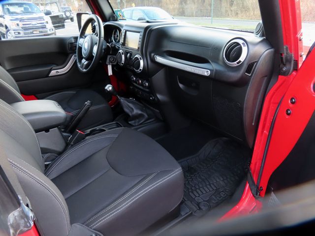 2014 Jeep Wrangler 4WD 2dr Sahara - 22996275 - 19