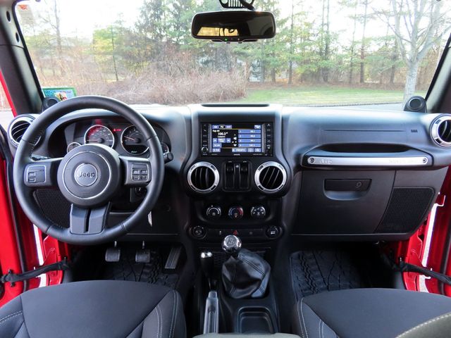 2014 Jeep Wrangler 4WD 2dr Sahara - 22996275 - 22