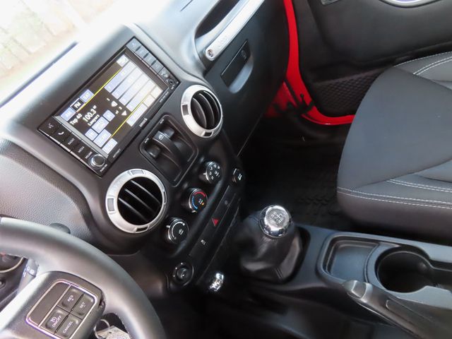 2014 Jeep Wrangler 4WD 2dr Sahara - 22996275 - 28