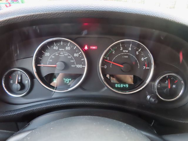 2014 Jeep Wrangler 4WD 2dr Sahara - 22996275 - 31