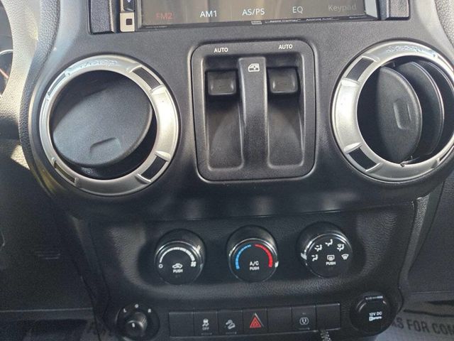 2014 Jeep Wrangler 4WD 2dr Sahara - 22974775 - 16