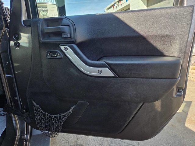 2014 Jeep Wrangler 4WD 2dr Sahara - 22974775 - 18