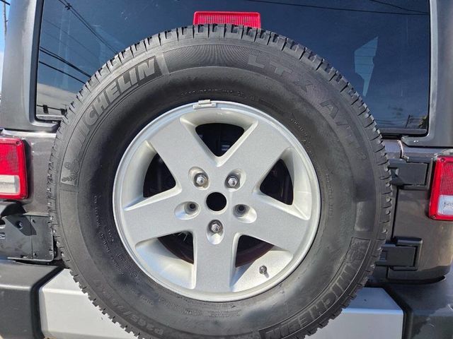 2014 Jeep Wrangler 4WD 2dr Sahara - 22974775 - 23