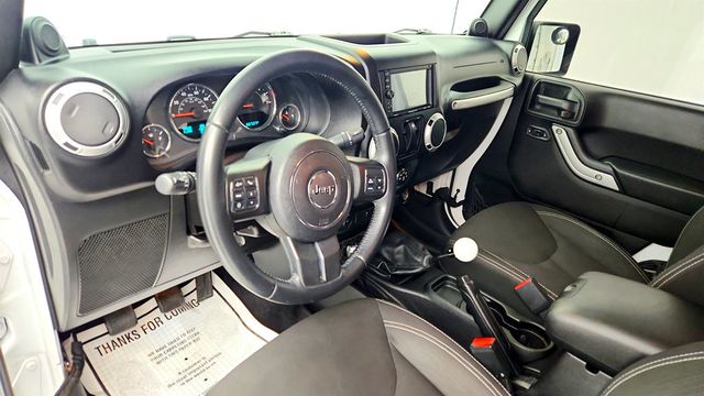2014 Jeep Wrangler 4WD 2dr Sahara with Connectivity Group - 22975939 - 11