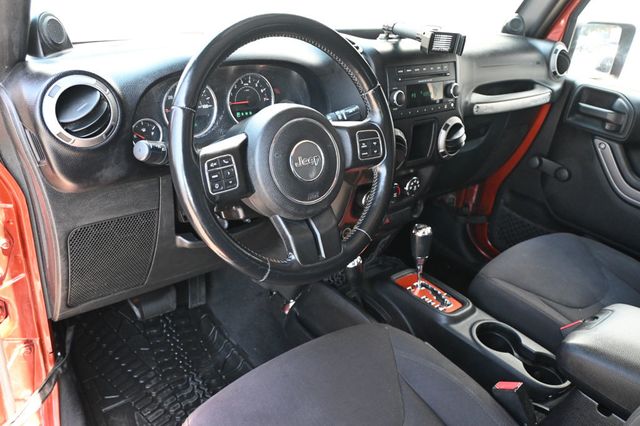 2014 Jeep Wrangler 4WD 2dr Sport - 23056308 - 9