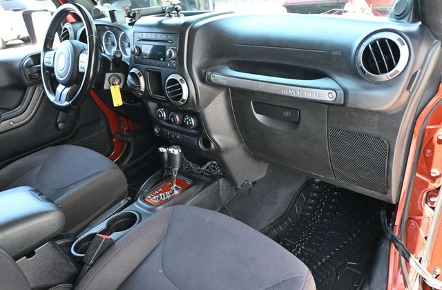 2014 Jeep Wrangler 4WD 2dr Sport - 23056308 - 11