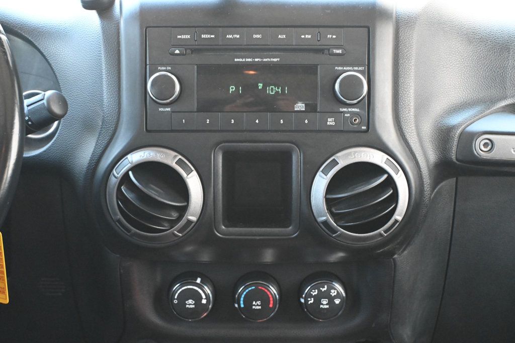Jeep Wrangler photo 14
