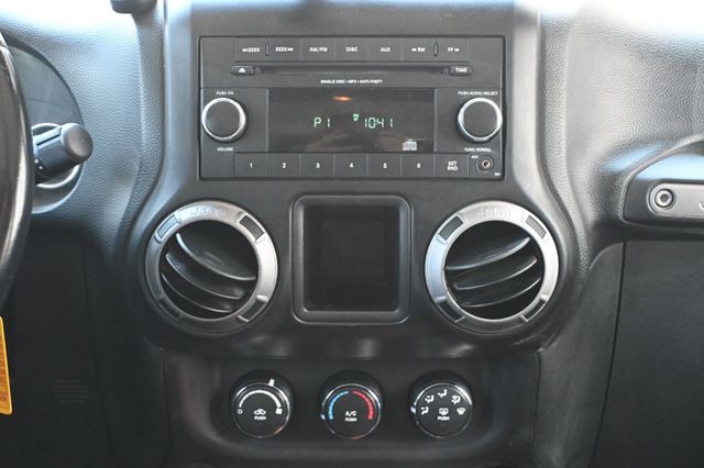 2014 Jeep Wrangler 4WD 2dr Sport - 23056308 - 13