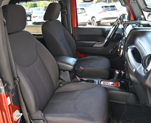2014 Jeep Wrangler 4WD 2dr Sport - 23056308 - 17