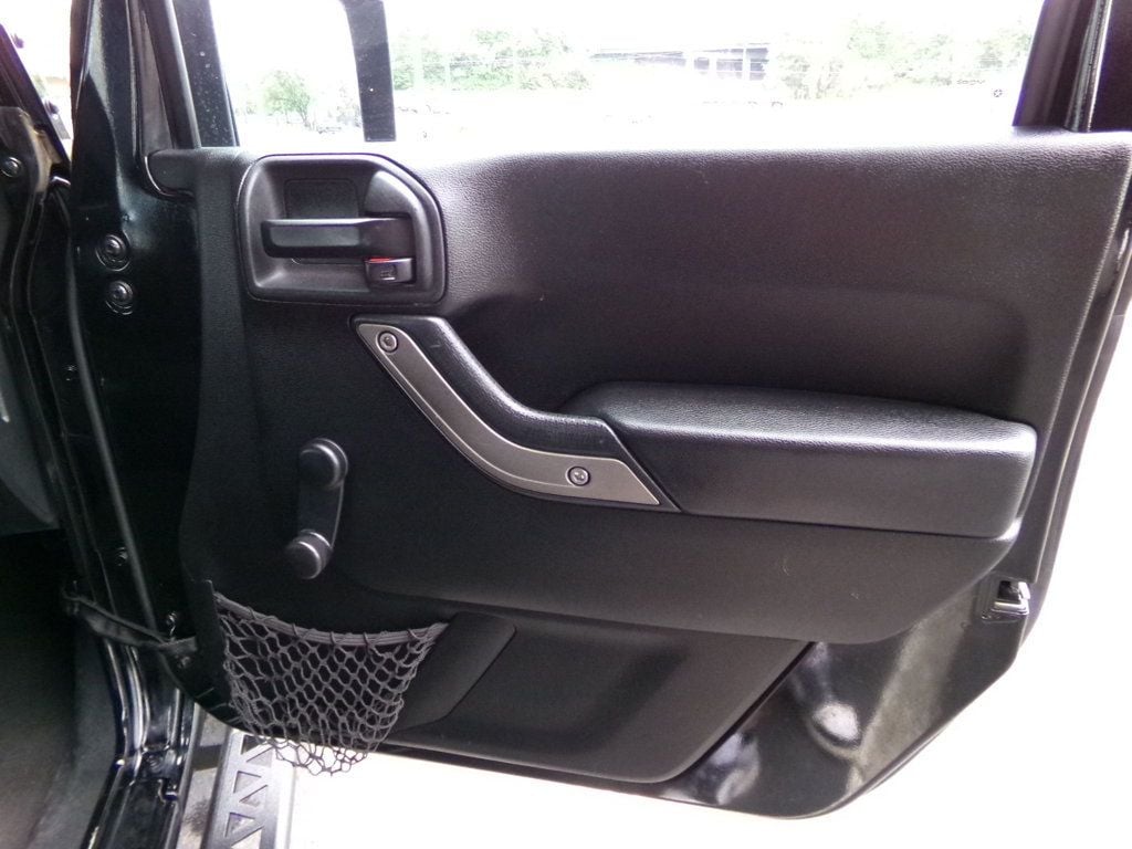 2014 Jeep Wrangler 4WD 2dr Sport - 23016951 - 13