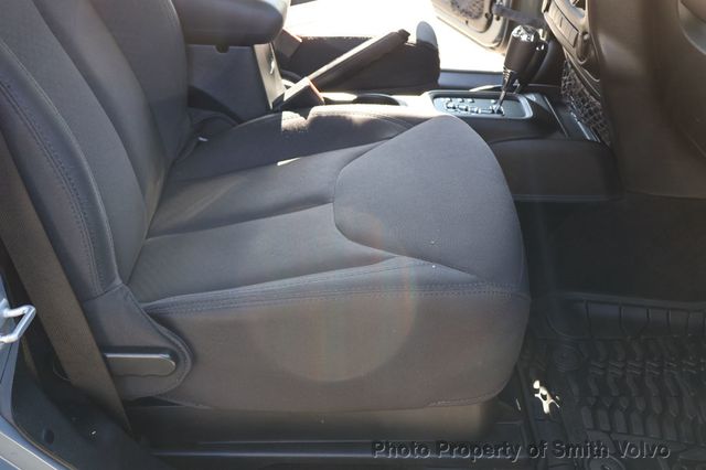 2014 Jeep Wrangler 4WD 2dr Willys Wheeler - 23042234 - 11
