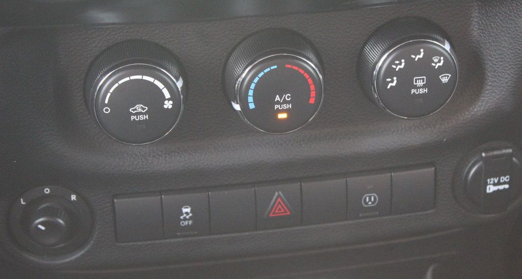 2014 Jeep Wrangler Sahara photo 12