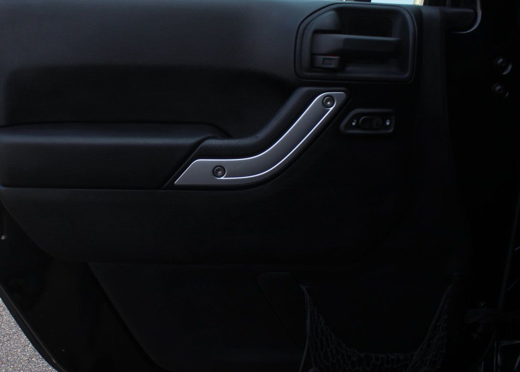 2014 Jeep Wrangler Sahara photo 16