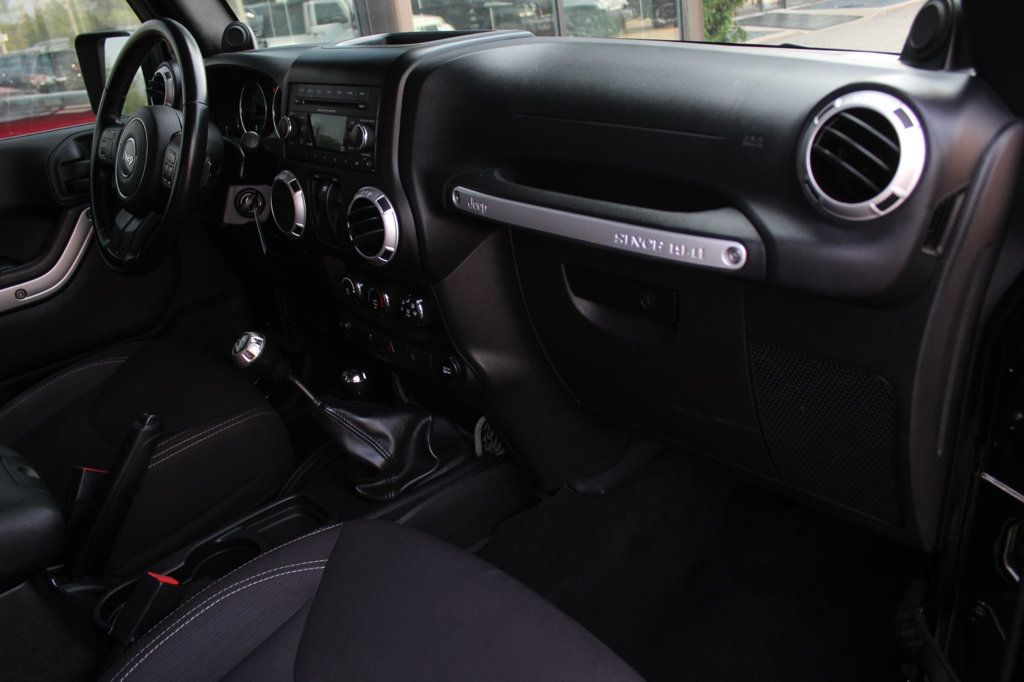 2014 Jeep Wrangler Sahara photo 7