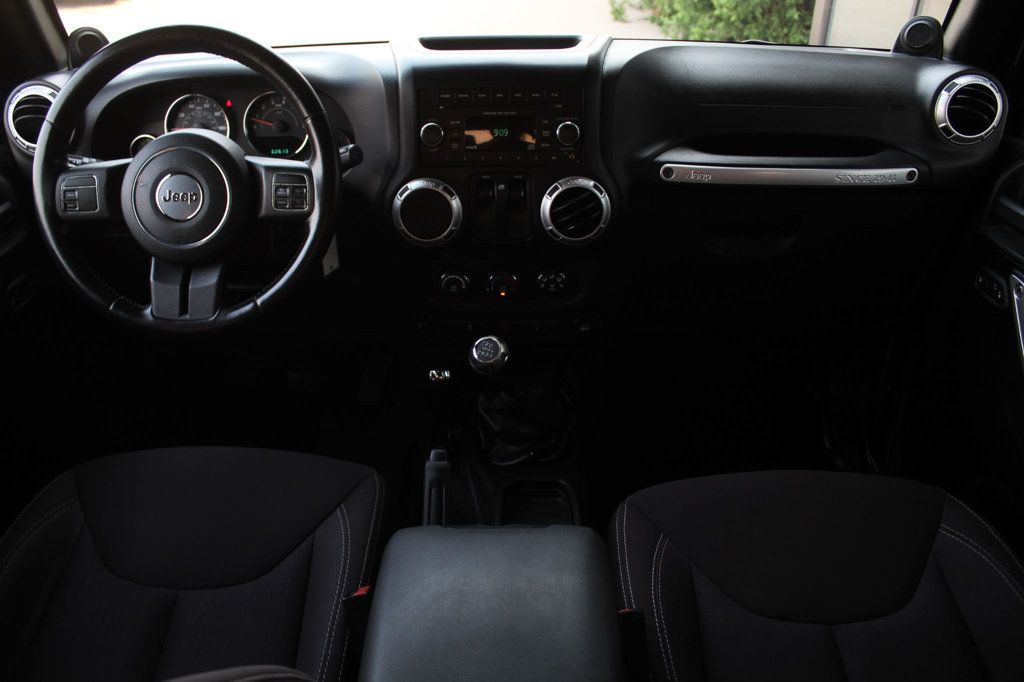 2014 Jeep Wrangler Sahara photo 9