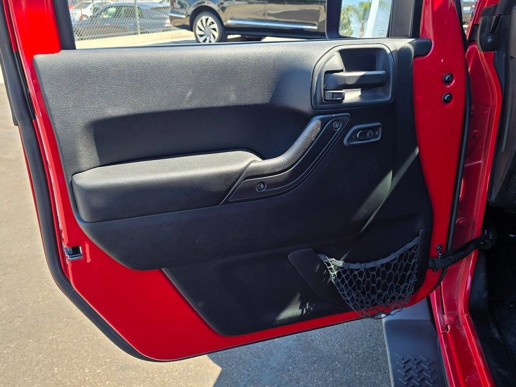 2014 Jeep Wrangler Sport - 22916916 - 15