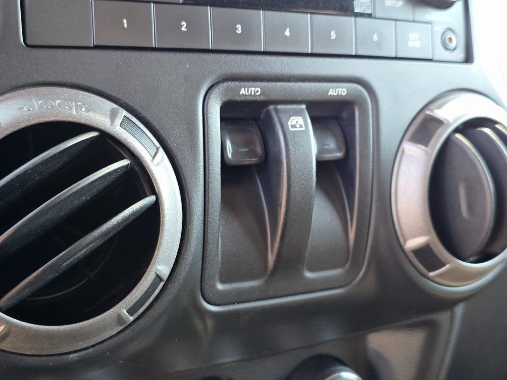 2014 Jeep Wrangler Sport - 22916916 - 22