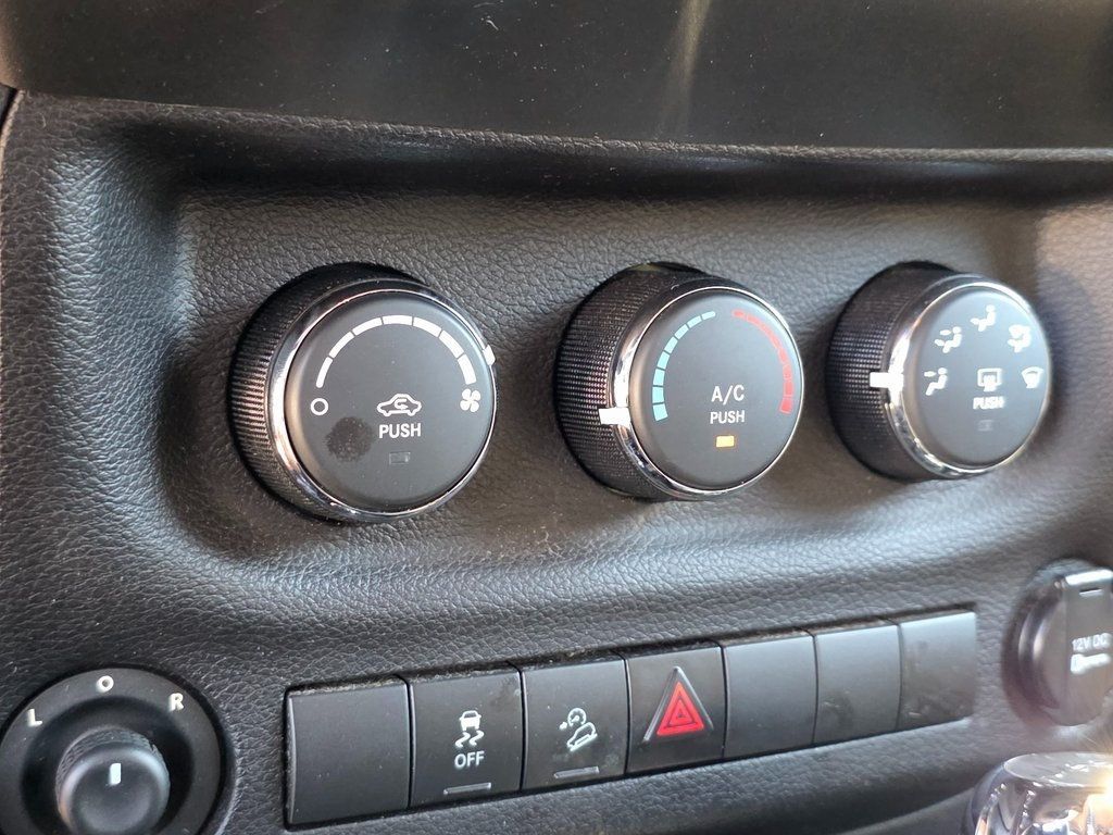 2014 Jeep Wrangler Sport - 22916916 - 23