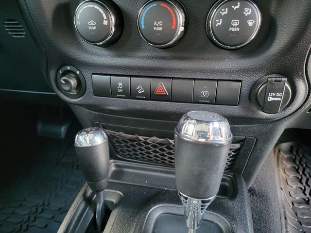 2014 Jeep Wrangler Unlimited Sahara Sport Utility 4D - 23031800 - 16