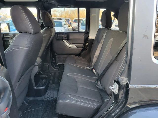 2014 Jeep Wrangler Unlimited Sahara Sport Utility 4D - 23031800 - 3