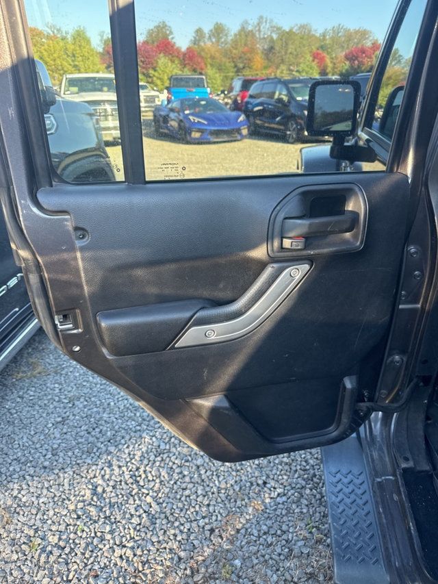2014 Jeep Wrangler Unlimited - 22928905 - 13