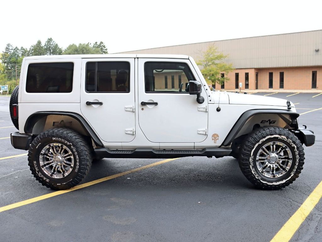 2014 Jeep Wrangler Unlimited 4WD 4dr Altitude - 22154784 - 9