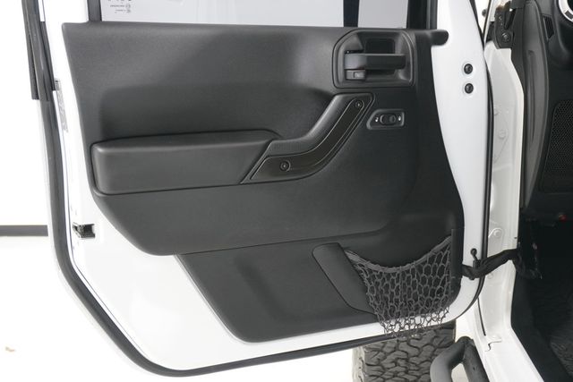 2014 Jeep Wrangler Unlimited 4WD 4dr Sahara - 22853610 - 13