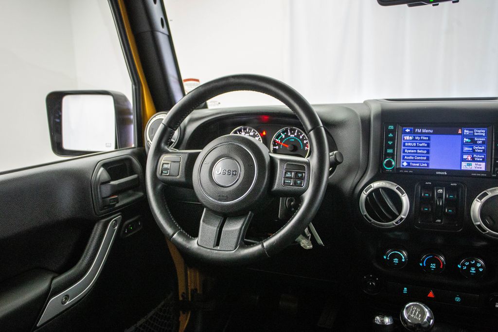 2014 Jeep Wrangler Unlimited 4WD 4dr Sahara - 22227162 - 3