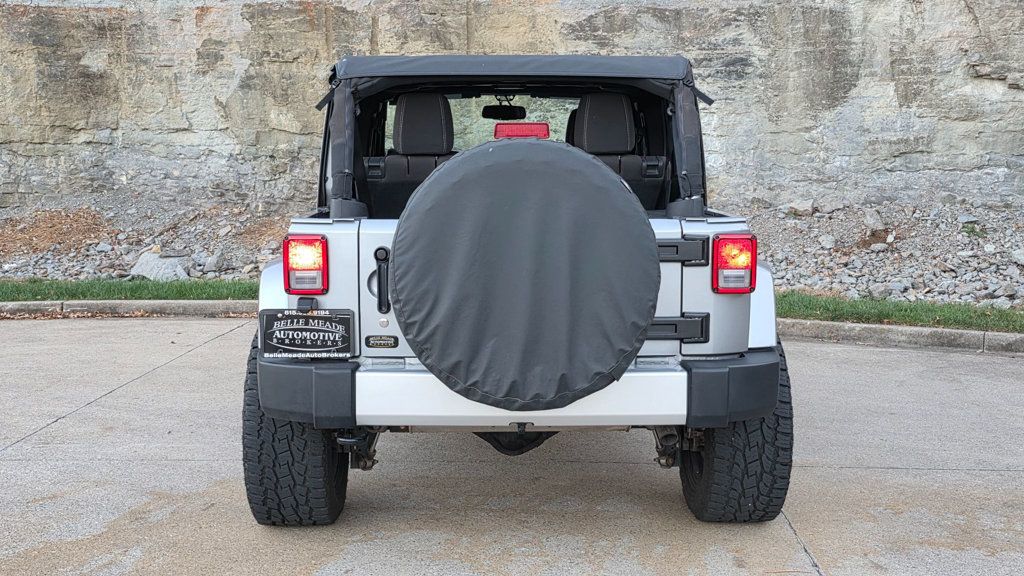Jeep Wrangler photo 11