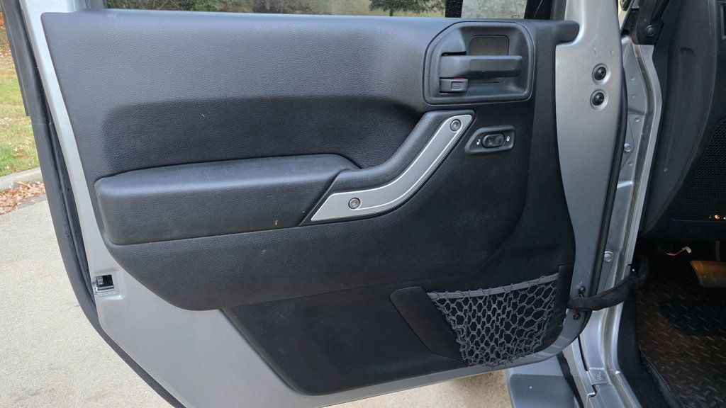 Jeep Wrangler photo 16