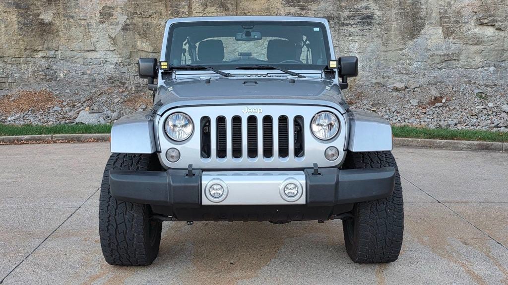 Jeep Wrangler photo 2