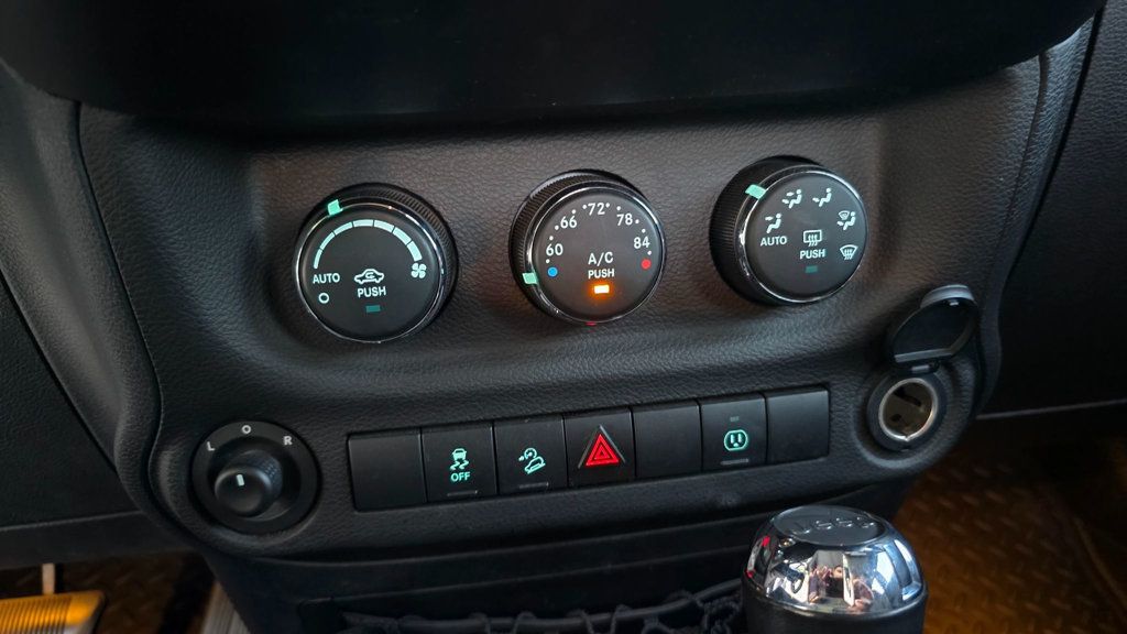 Jeep Wrangler photo 23
