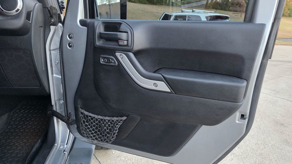 Jeep Wrangler photo 25