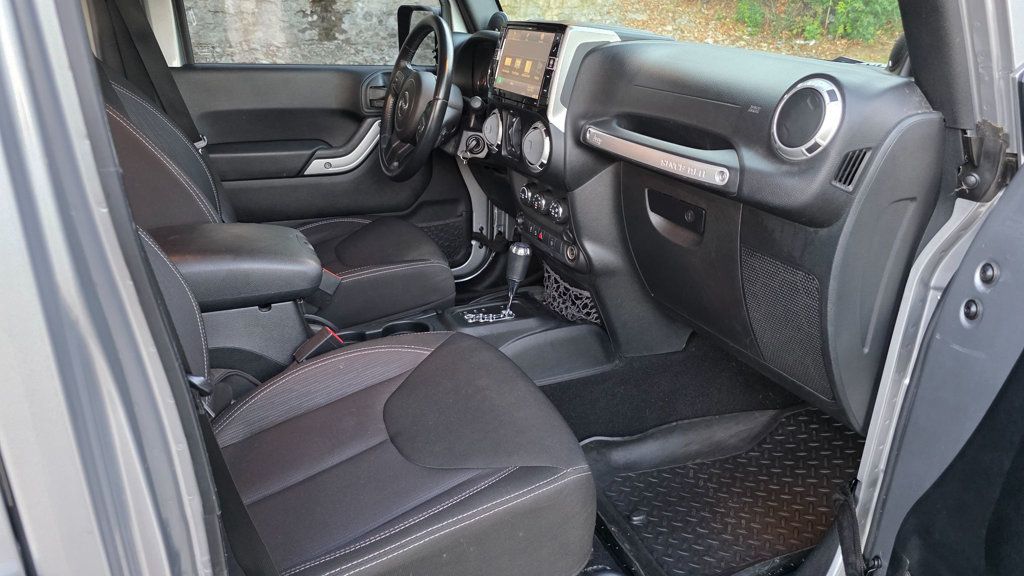 Jeep Wrangler photo 26