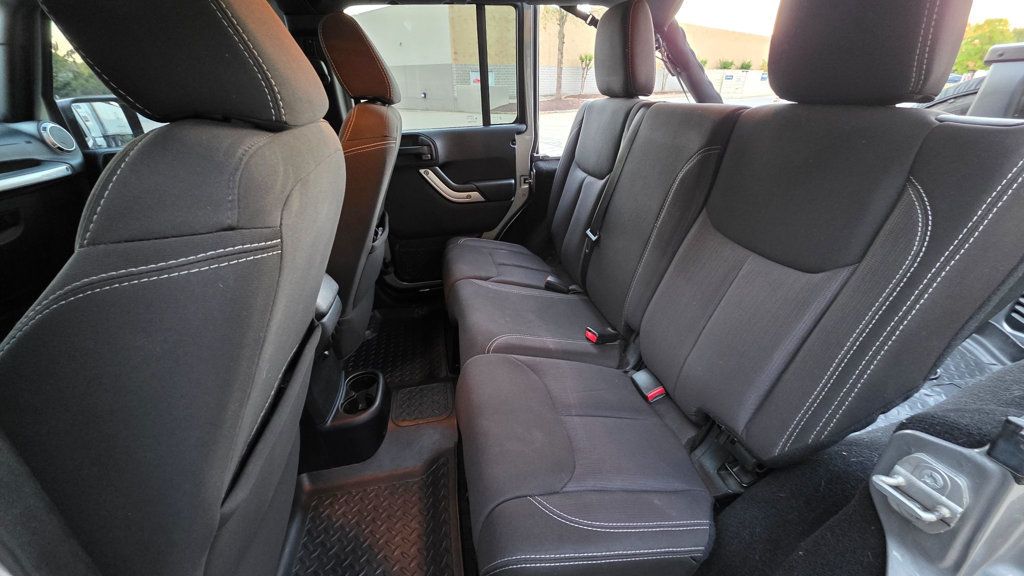 Jeep Wrangler photo 32