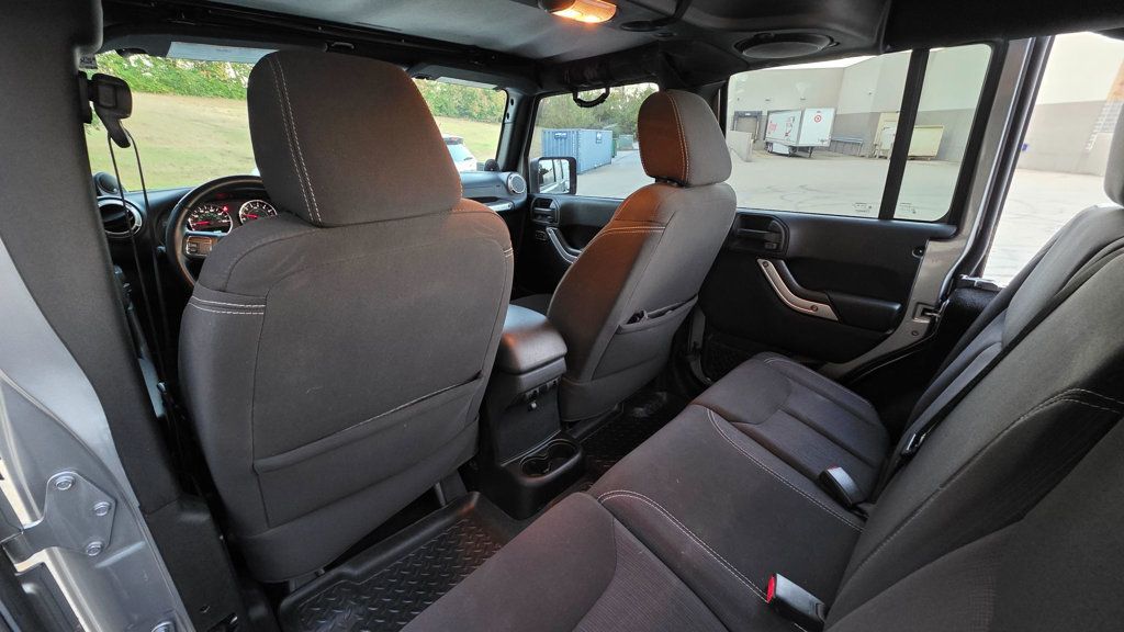 Jeep Wrangler photo 33