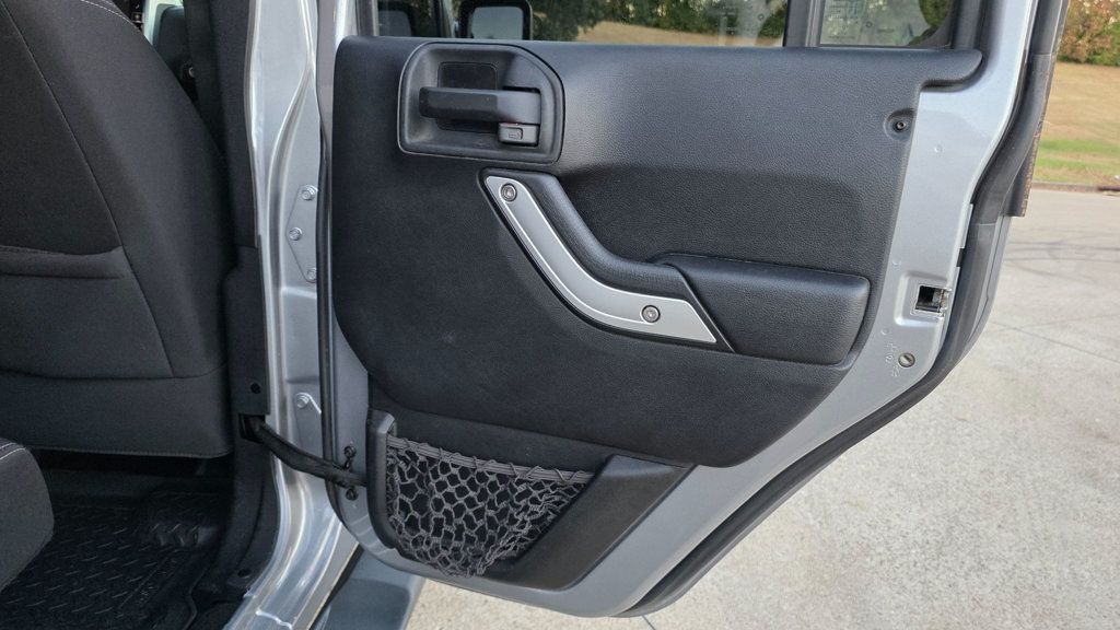 Jeep Wrangler photo 34
