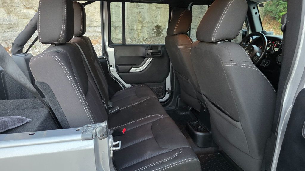 Jeep Wrangler photo 35