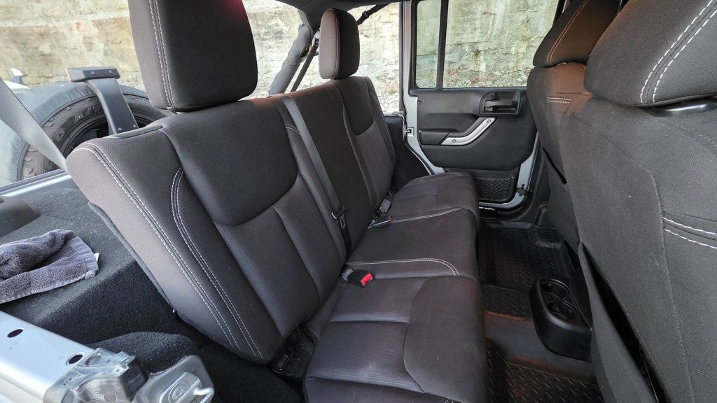 Jeep Wrangler photo 36